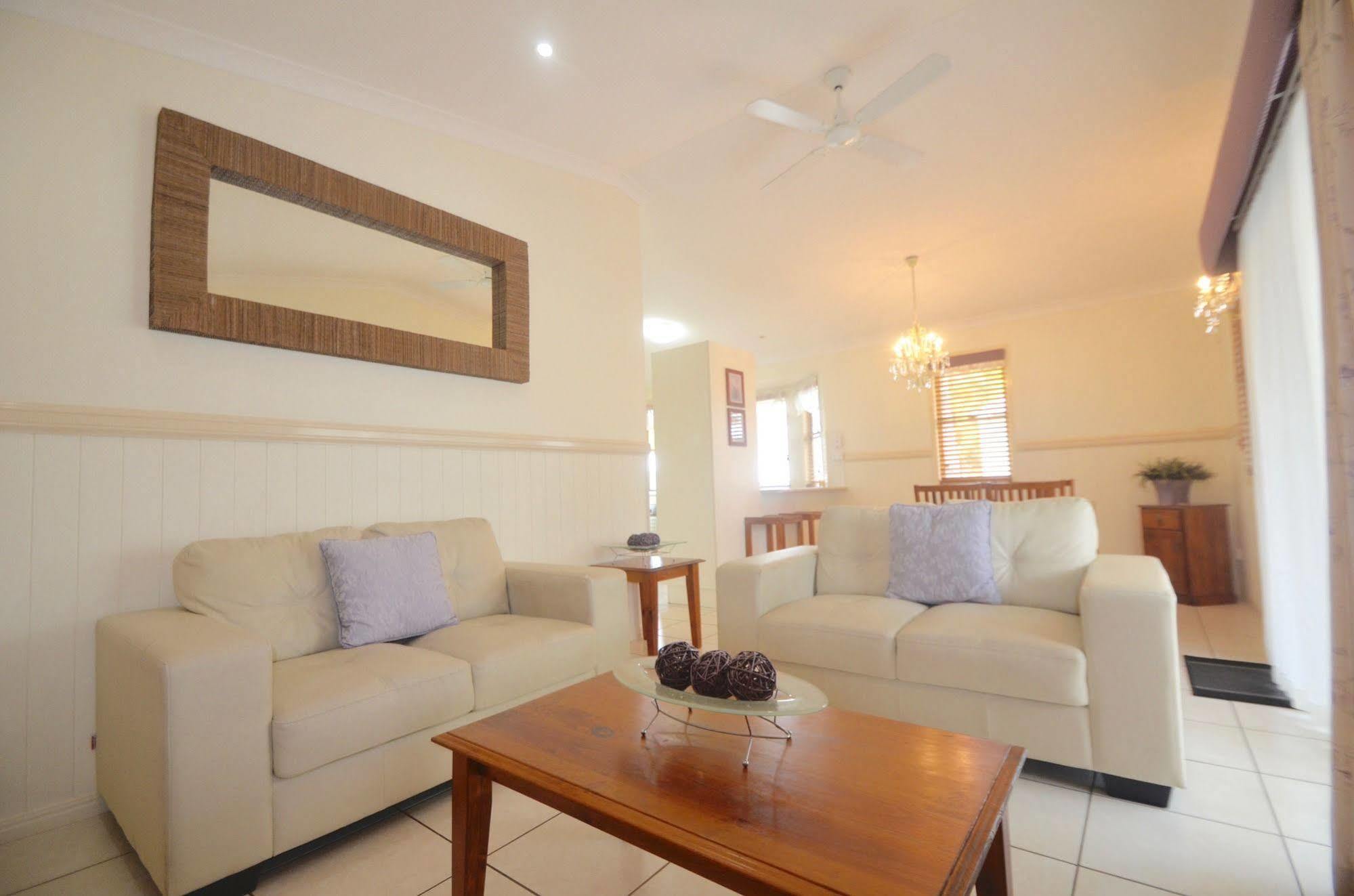 Barney Beach Accommodation Gladstone Esterno foto